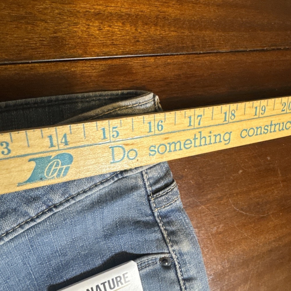NWT Levi Signature Gold‎ Totally Shaping Straight Jeans Women's W30 L34 - Picture 6 of 9